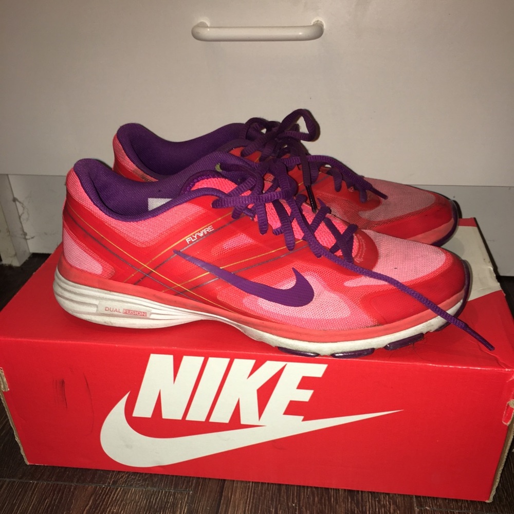 Nike DualShock Flywire running athletic shoes
